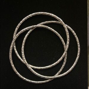 Elegant Hammered Sterling Silver interlocked Bangle Set
